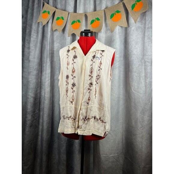 Erika and Company Beige Embroidered Floral Button Down Sleeveless Top SZ M - Picture 1 of 4
